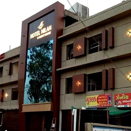 Hotel Milan Ахмедабад Экстерьер фото