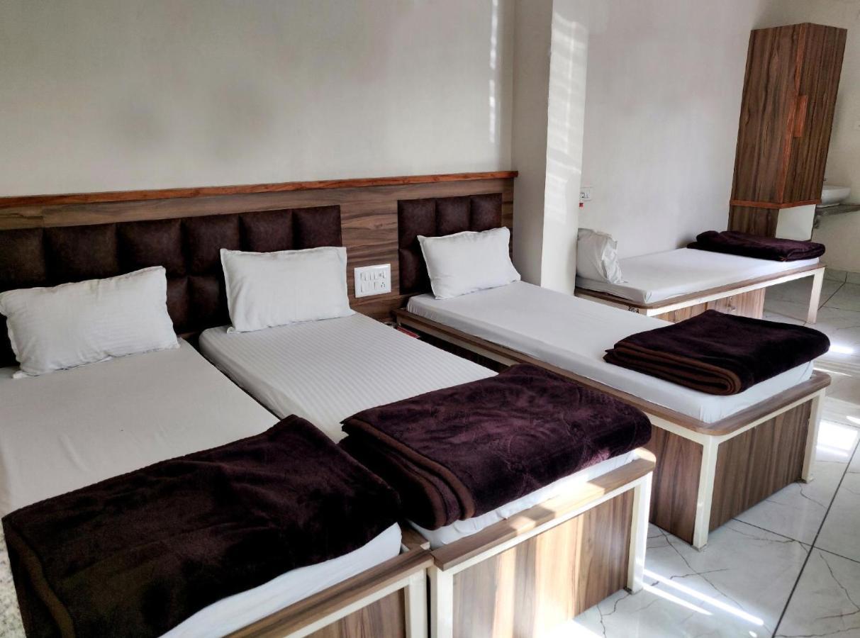 Hotel Milan Ахмедабад Экстерьер фото