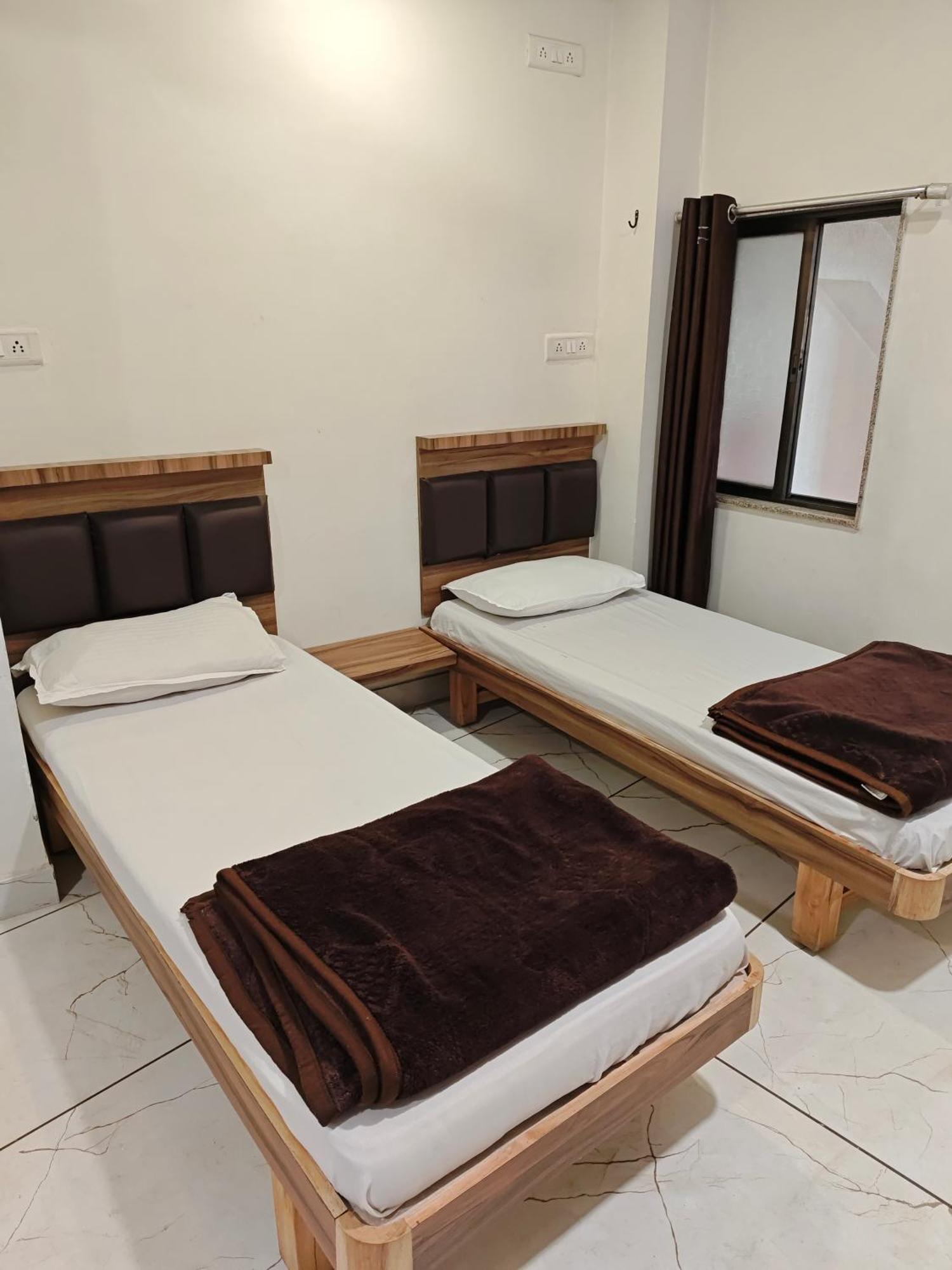 Hotel Milan Ахмедабад Экстерьер фото